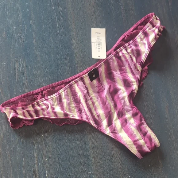 La Senza Luxe Sexy Purple and White Zebra Print Lace Thong - Picture 1 of 2